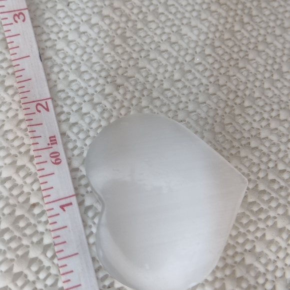 Worry stone - palm rubbing stone - selenite - heart shapped - Picture 6 of 6